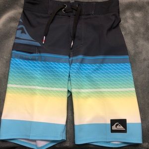 Quicksilver size 5 board shorts